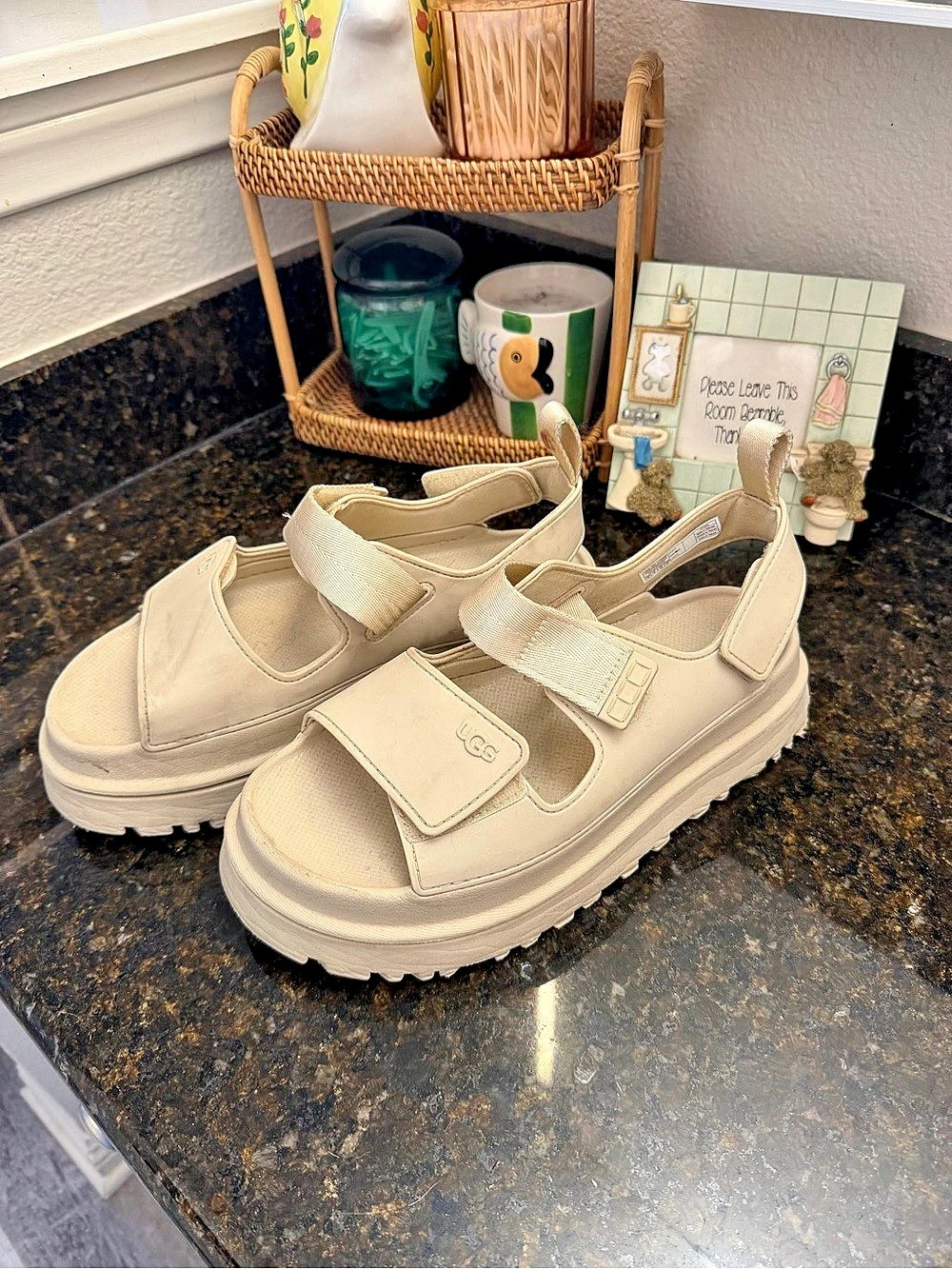Women’s Size 10 Sea Salt Goldenglow Ugg Adjustable Sandals